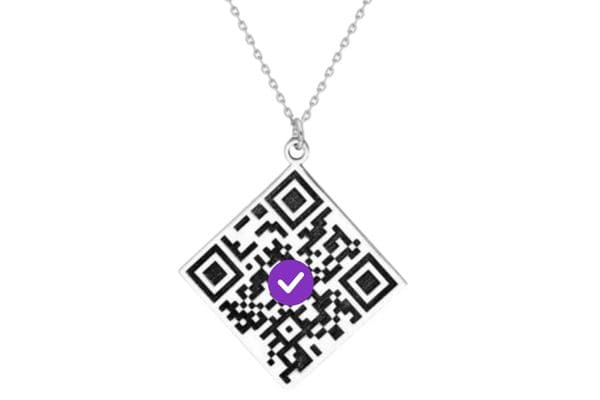 Цифровая визитка в виде кулона с QR кодом